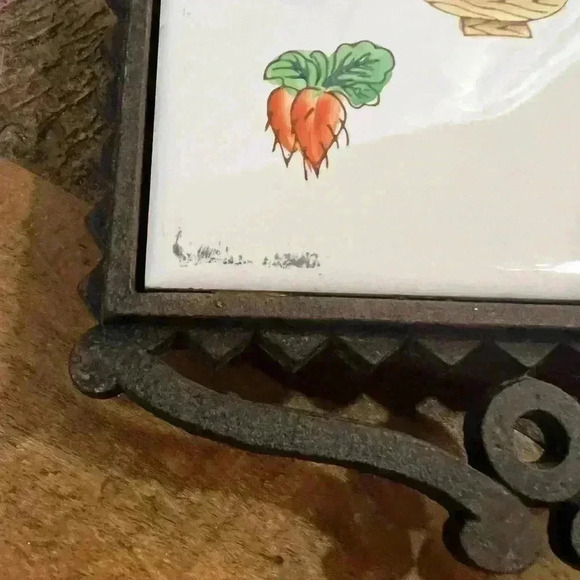 Vintage Hand Painted Cast Iron Tile / Trivet, Made in Japan - Picture 2 of 5